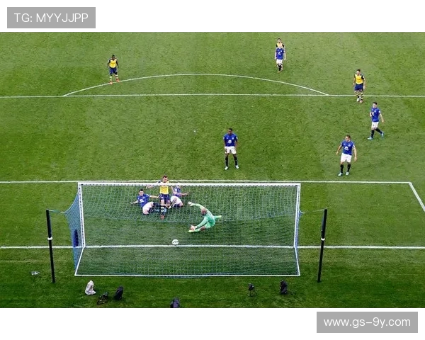 足球运动中的身体对抗与技巧运用的协同作用及其对比赛的影响分析